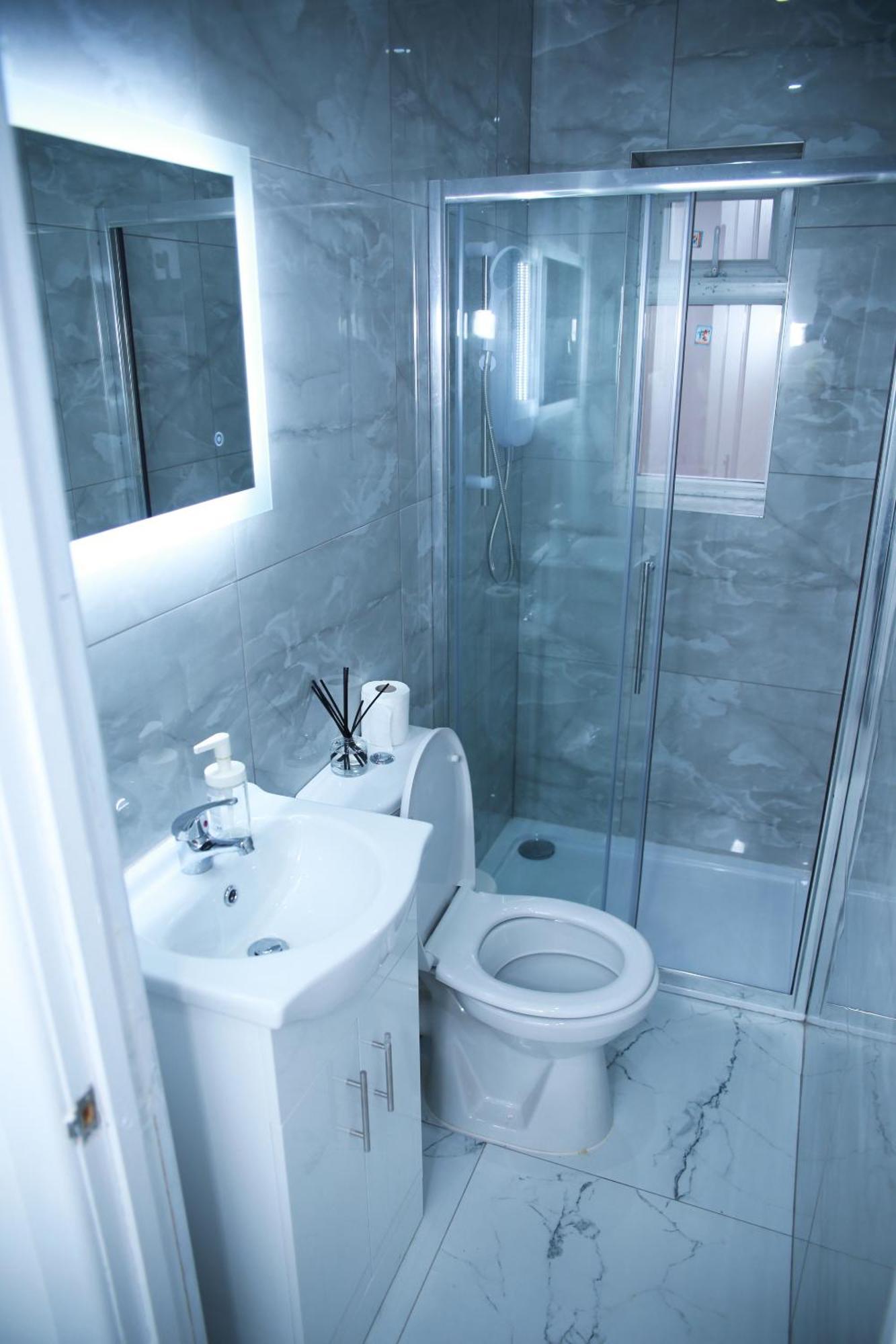 Appartement Harrow Luxury Flat With Free Parking. à Londres Chambre photo